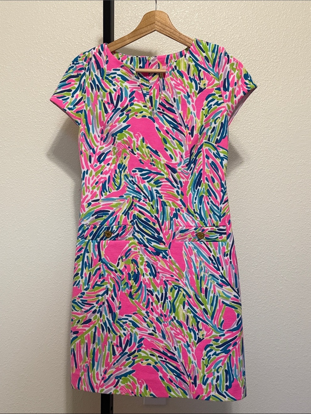Lilly Pulitzer 💗Vibrant Pink Printed Shift Dress - Tropical Leaf Pattern